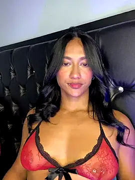 Snapshot of mailyreid chatting on 10.21.25 mailyreid online show from 10.21.25