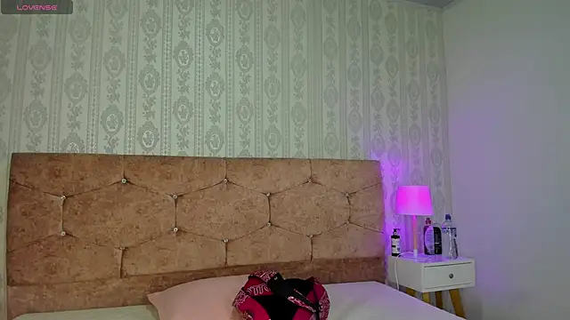 Snapshot of liaa_18 chatting on 09.25.25 liaa 18 online show from 09.25.25