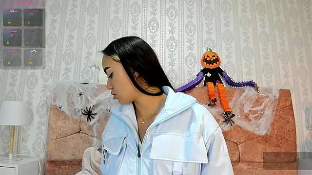 Snapshot of liaa_18 chatting on 10.30.25 liaa 18 online show from 10.30.25