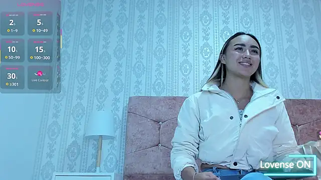 Snapshot of liaa_18 chatting on 12.17.25 liaa 18 online show from 12.17.25