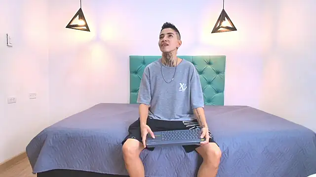 Tinny and Candy online show from 01.14.25