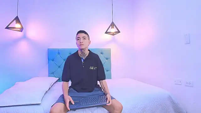 Tinny and Candy online show from 02.18.25