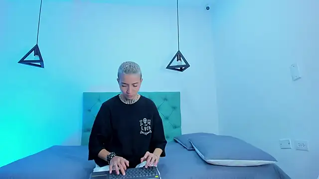 Tinny and Candy online show from 03.02.25