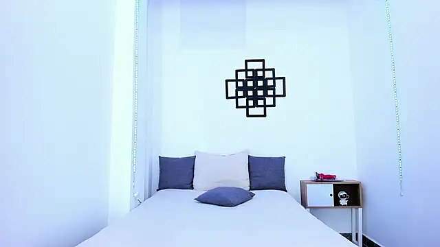 Tinny and Candy online show from 10.03.25