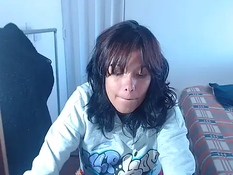 Snapshot of home_vlak chatting on 02.22.26 home vlak online show from 02.22.26