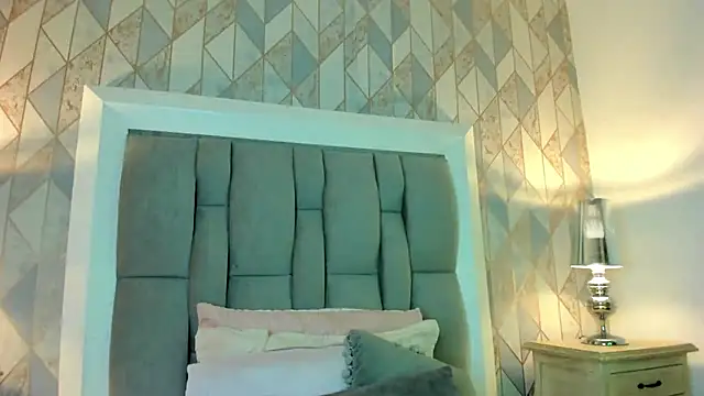 Ginger Violetta  online show from 12.23.24