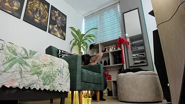 Snapshot of mia_backer chatting on 02.24.25 mia backer online show from 02.24.25