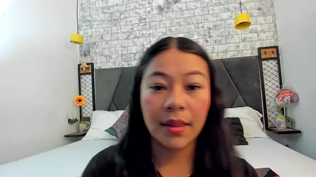 Snapshot of MilaaAdams chatting on 10.18.25 MilaaAdams online show from 10.18.25