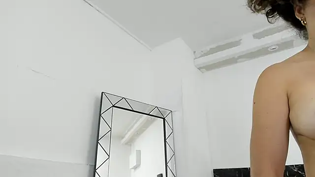 Snapshot of Juliabadlee chatting on 01.08.25 Juliabadlee online show from 01.08.25