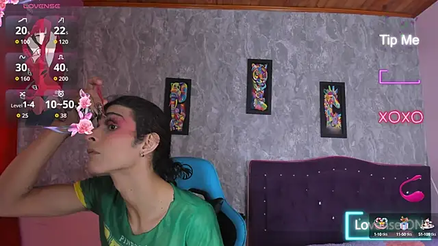 Snapshot of Mara_friendboy699 chatting on 10.13.25 Mara friendboy699 online show from 10.13.25