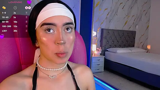 Julieta De Los Angeles online show from 01.10.25