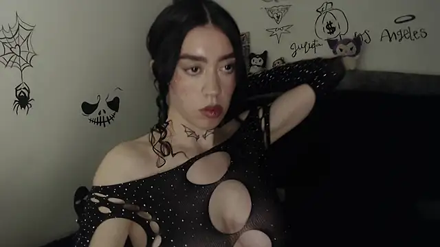 Julieta De Los Angeles online show from 01.06.26