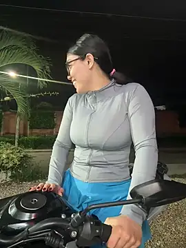 Snapshot of zui_lu chatting on 02.26.25 zui lu online show from 02.26.25