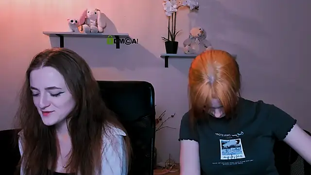 liana kisses online show from 12.20.24