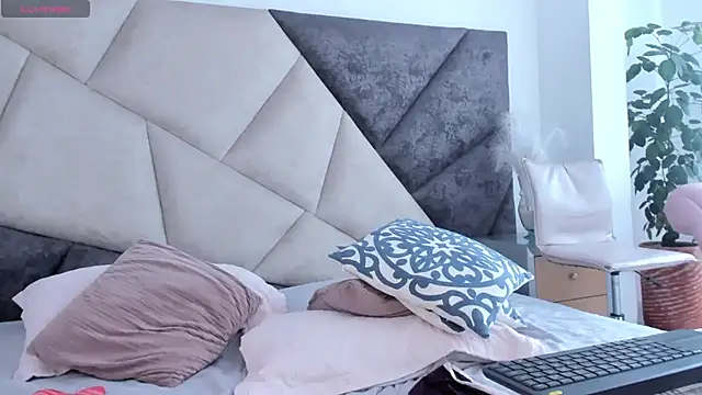 BarbaraKnox  online show from 01.13.25