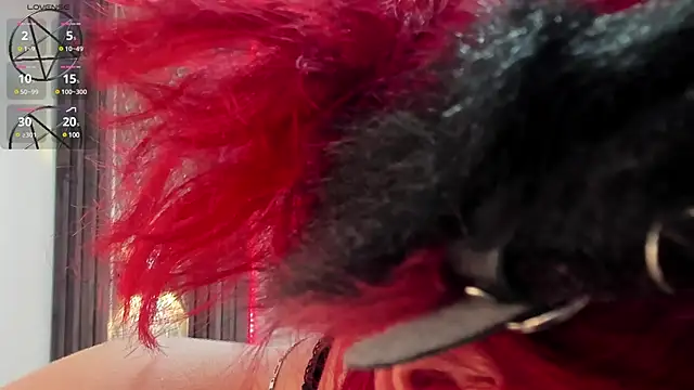 selene red  online show from 02.01.25