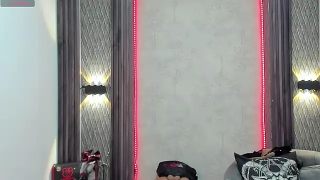 selene red  online show from 02.14.25