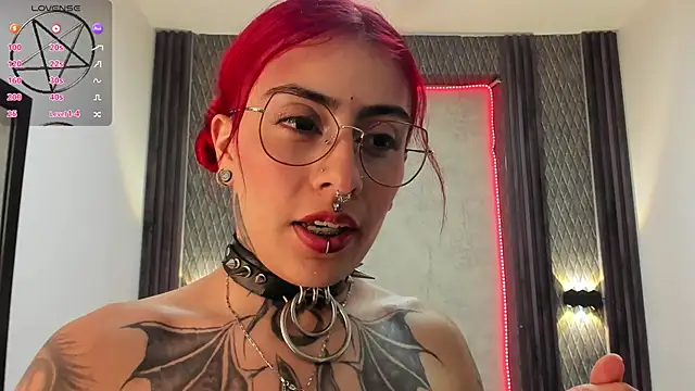 selene red  online show from 02.17.25