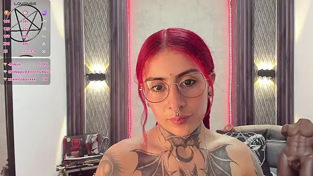 selene red  online show from 02.20.25