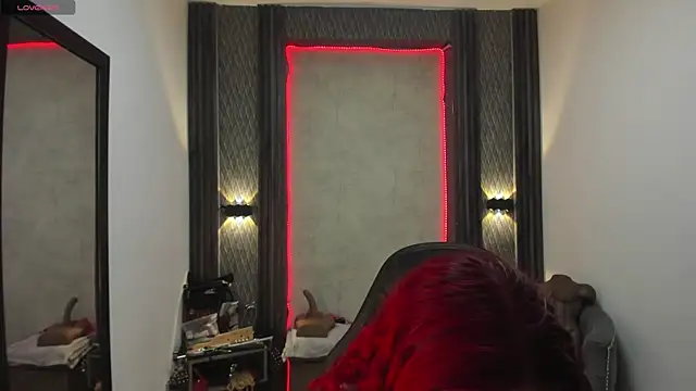 selene red  online show from 02.21.25