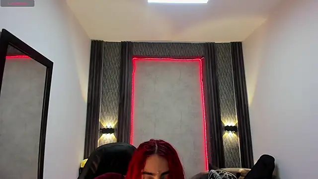 selene red  online show from 03.21.25