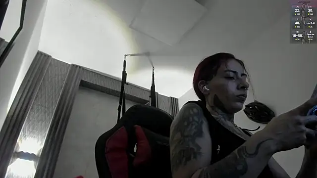 selene red  online show from 11.30.25