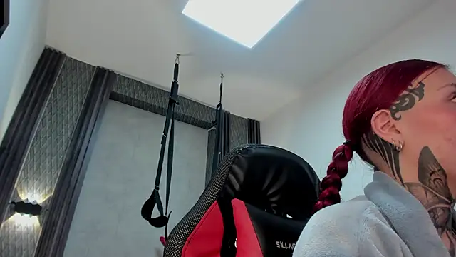 selene red  online show from 03.02.26