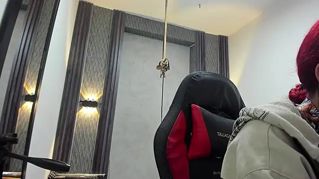 Snapshot of selene_red_ chatting on 06.16.26 selene red online show from 06.16.26
