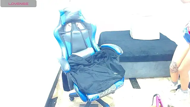 Snapshot of Bonnye_star chatting on 12.20.25 Bonnye star online show from 12.20.25