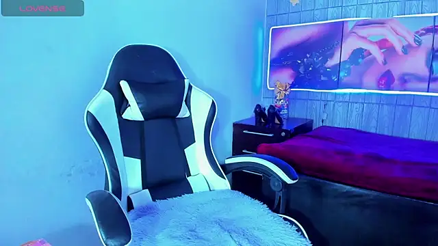 Snapshot of Bonnye_star chatting on 12.21.25 Bonnye star online show from 12.21.25