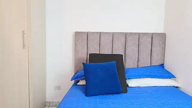 Snapshot of karina_lewis_ chatting on 12.21.24 karina lewis online show from 12.21.24