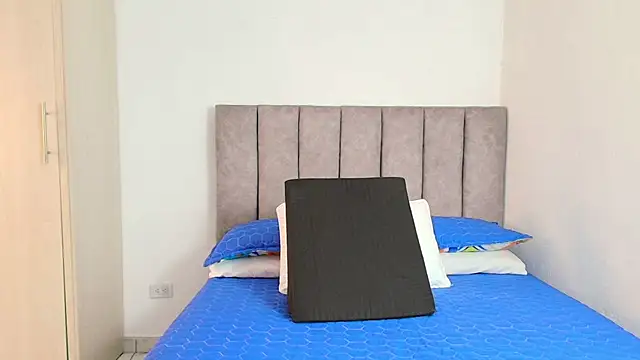 Snapshot of karina_lewis_ chatting on 01.13.25 karina lewis online show from 01.13.25