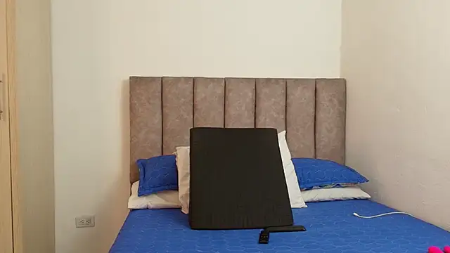 Snapshot of karina_lewis_ chatting on 03.05.25 karina lewis online show from 03.05.25