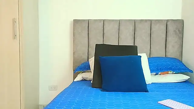 Snapshot of karina_lewis_ chatting on 09.22.25 karina lewis online show from 09.22.25