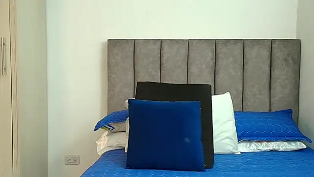 Snapshot of karina_lewis_ chatting on 11.06.25 karina lewis online show from 11.06.25