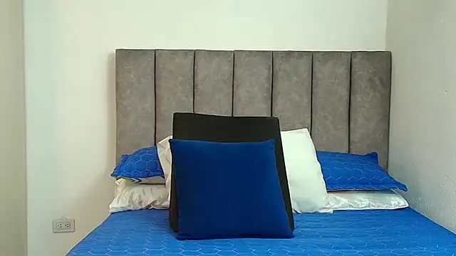 Snapshot of karina_lewis_ chatting on 11.15.25 karina lewis online show from 11.15.25