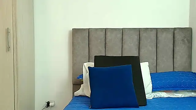 Snapshot of karina_lewis_ chatting on 11.25.25 karina lewis online show from 11.25.25