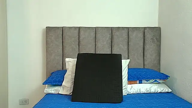 Snapshot of karina_lewis_ chatting on 11.26.25 karina lewis online show from 11.26.25