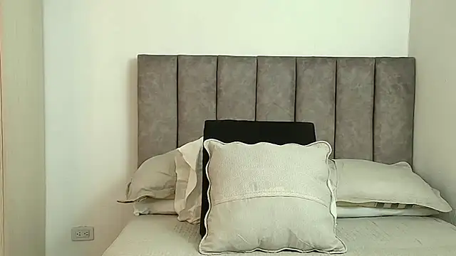 karina lewis  online show from 01.10.26