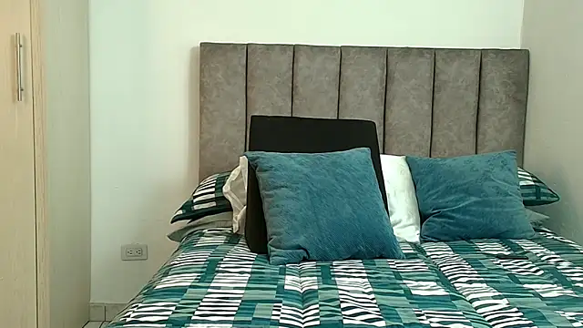 karina lewis  online show from 02.17.26