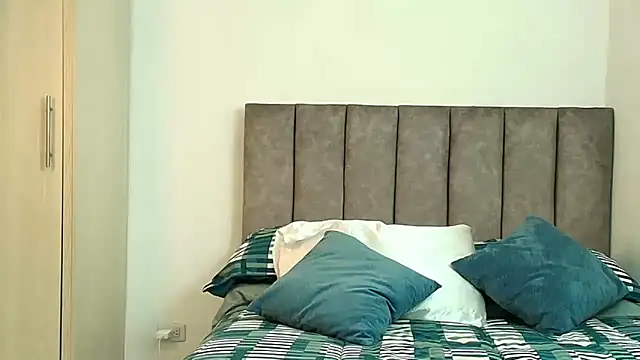 karina lewis  online show from 03.04.26