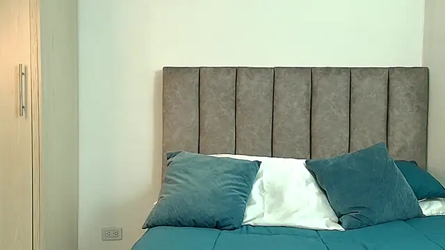 karina lewis  online show from 04.07.26