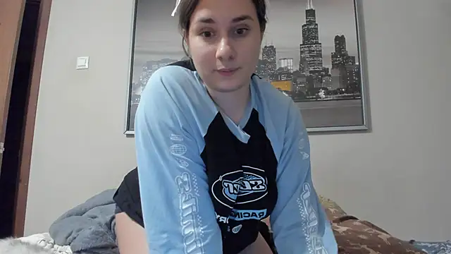 Snapshot of LunaWines chatting on 09.14.25 LunaWines online show from 09.14.25