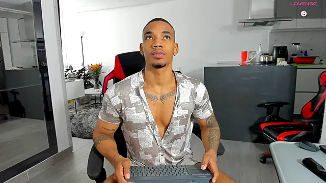 Snapshot of TROYWESLY- chatting on 10.19.25 TROYWESLY- online show from 10.19.25