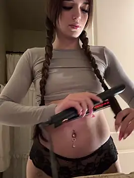 18petitewhitegirl online show from 01.16.25