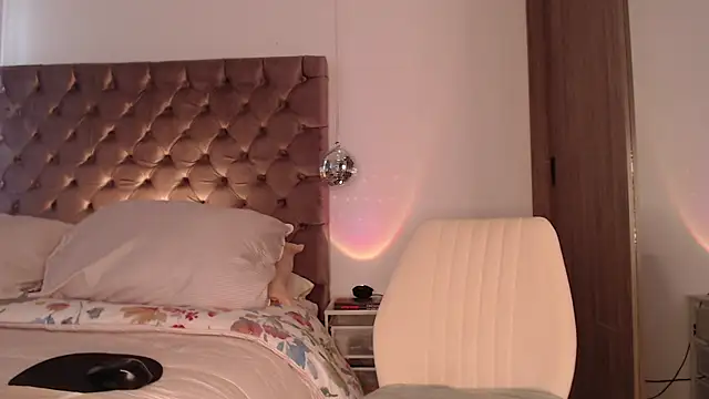 Roussmariehenao online show from 03.29.26