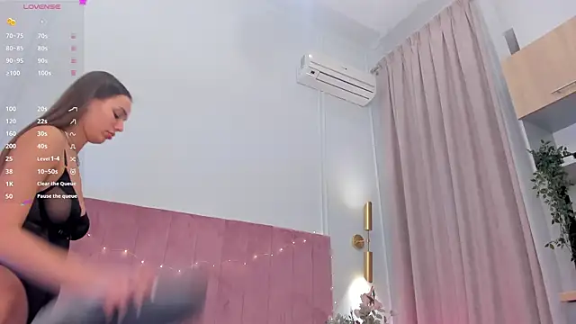 Snapshot of AprilWong chatting on 01.16.25 AprilWong online show from 01.16.25