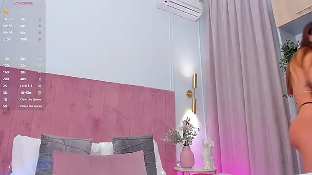 Snapshot of AprilWong chatting on 01.22.25 AprilWong online show from 01.22.25