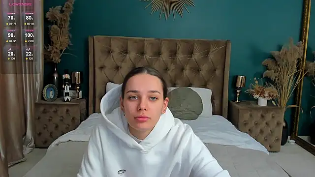 Snapshot of AprilWong chatting on 02.22.25 AprilWong online show from 02.22.25