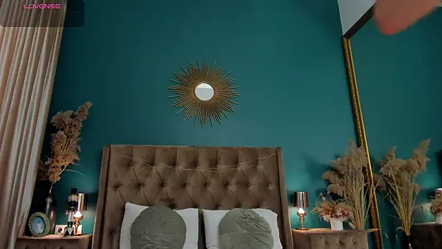 Snapshot of AprilWong chatting on 03.02.25 AprilWong online show from 03.02.25